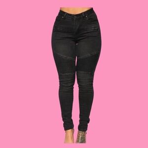 Fashion nova black jeans with 2 faux zippers in the front size 9